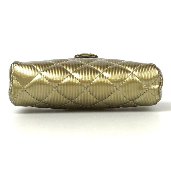 CHANEL Matelasse Golden Patent Leather Pouch - Picture 4 of 12